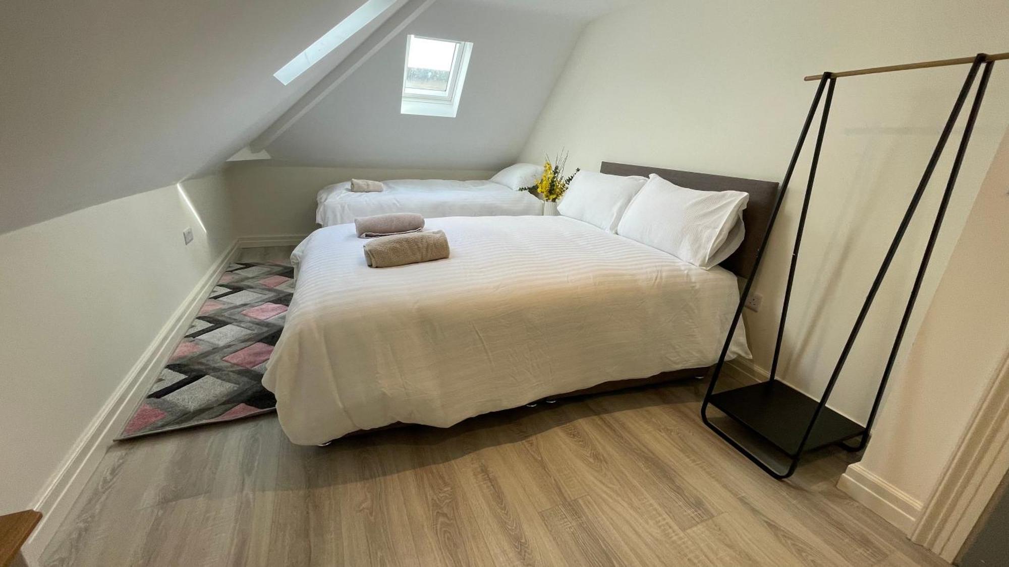 Spire Entire Attic Apartment No Kitchen Dublín Exterior foto